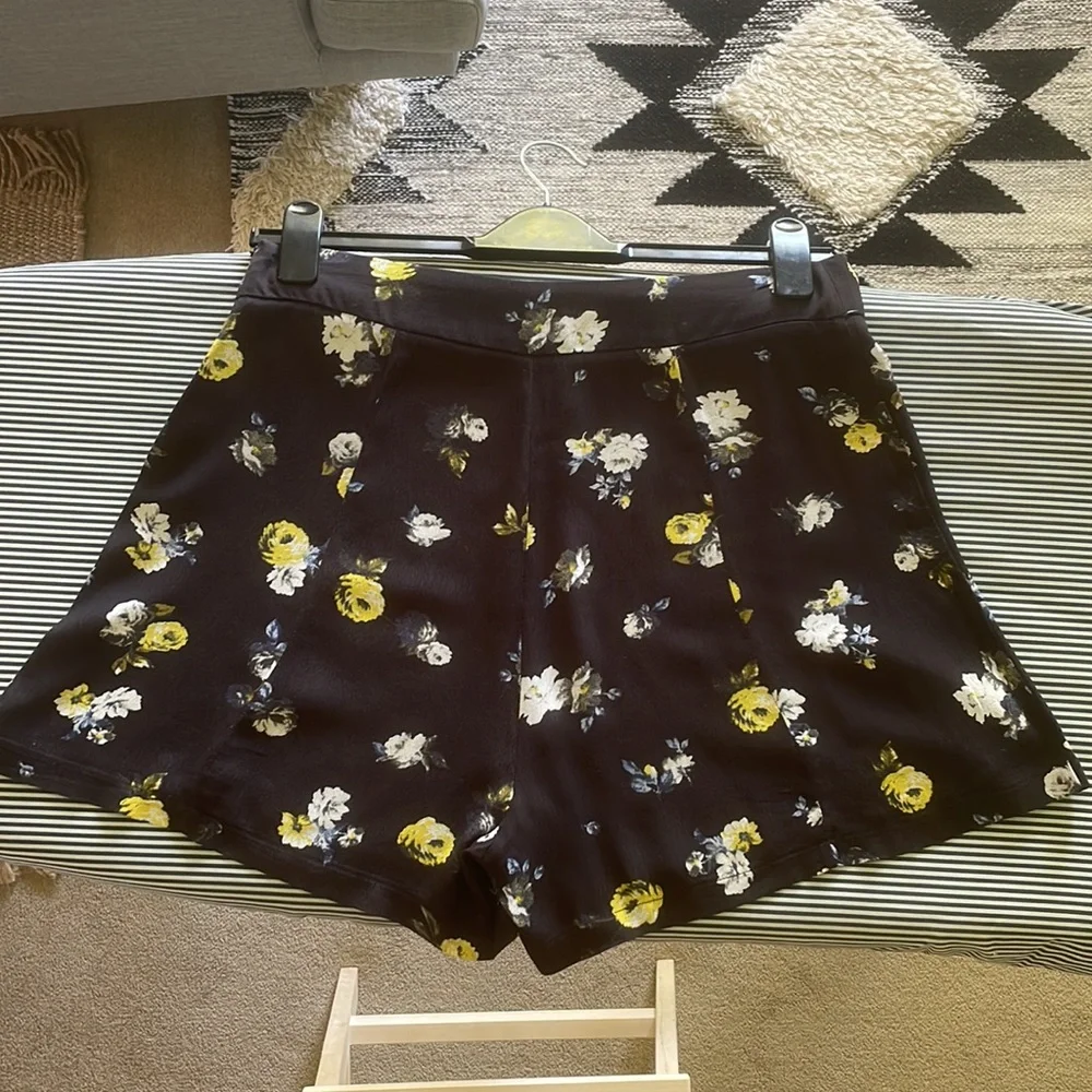 Nunui Floral Navy Blue Womens Shorts AU 12 - Blue with colourful flowers - Picture 16 of 16